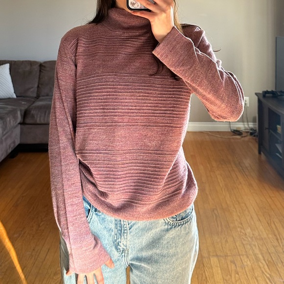 Vintage turtleneck - Picture 3 of 3